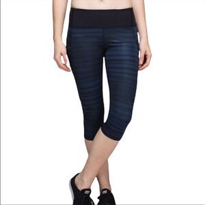 Lululemon Run Top Speed Crop Good Vibes
Deep Navy & Black | Size 4